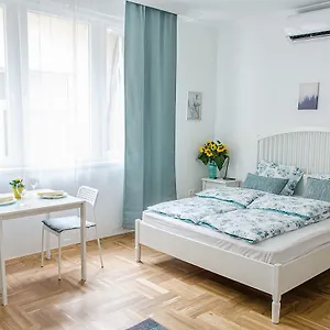 Harrison , Budapest Ungheria
